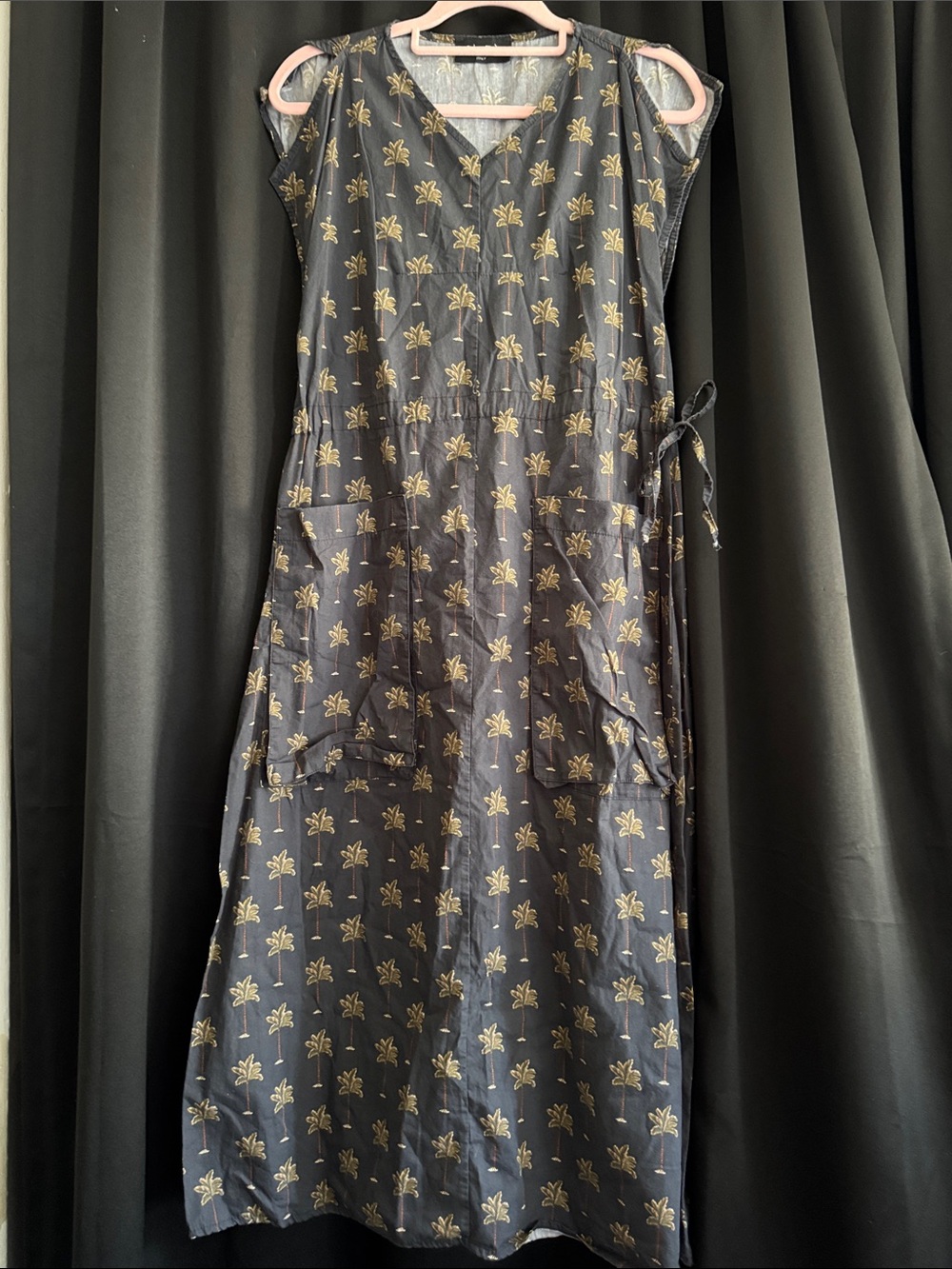 Sleeveless Black Midi Dress with  Palms  Print and Tie Waist